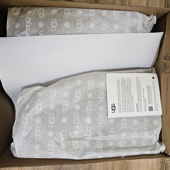 UGG Pumped Slide Clogs - Picture 11 of 12